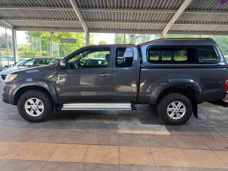 Toyota Hilux 2,5 D4D Life 4x4 106kw - foto 12