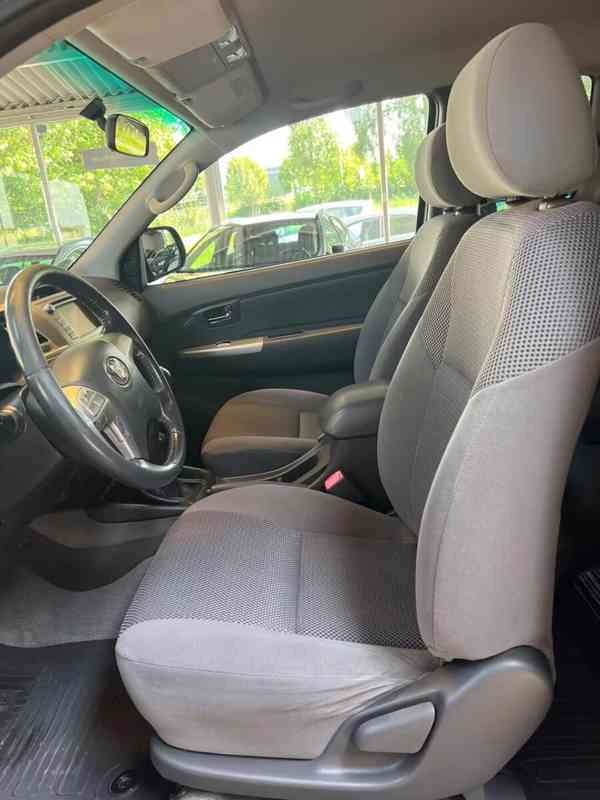 Toyota Hilux 2,5 D4D Life 4x4 106kw - foto 6