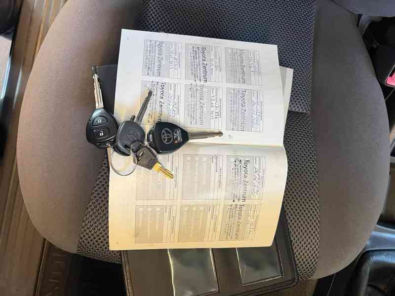 Toyota Hilux 2,5 D4D Life 4x4 106kw - foto 10