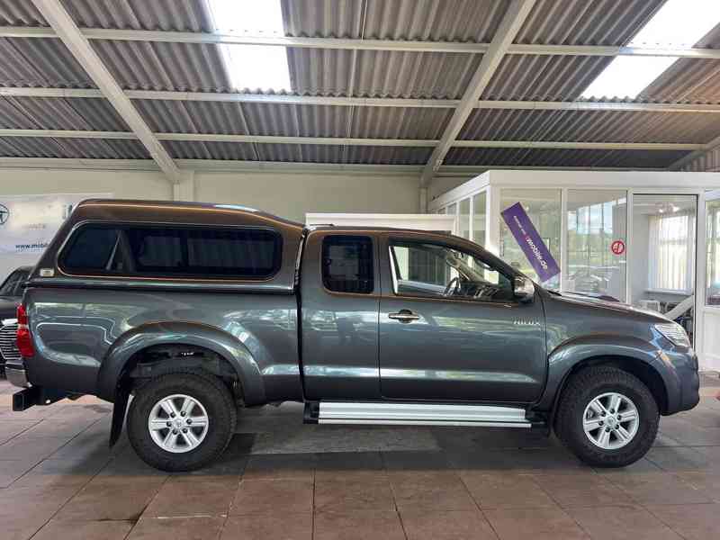 Toyota Hilux 2,5 D4D Life 4x4 106kw - foto 2