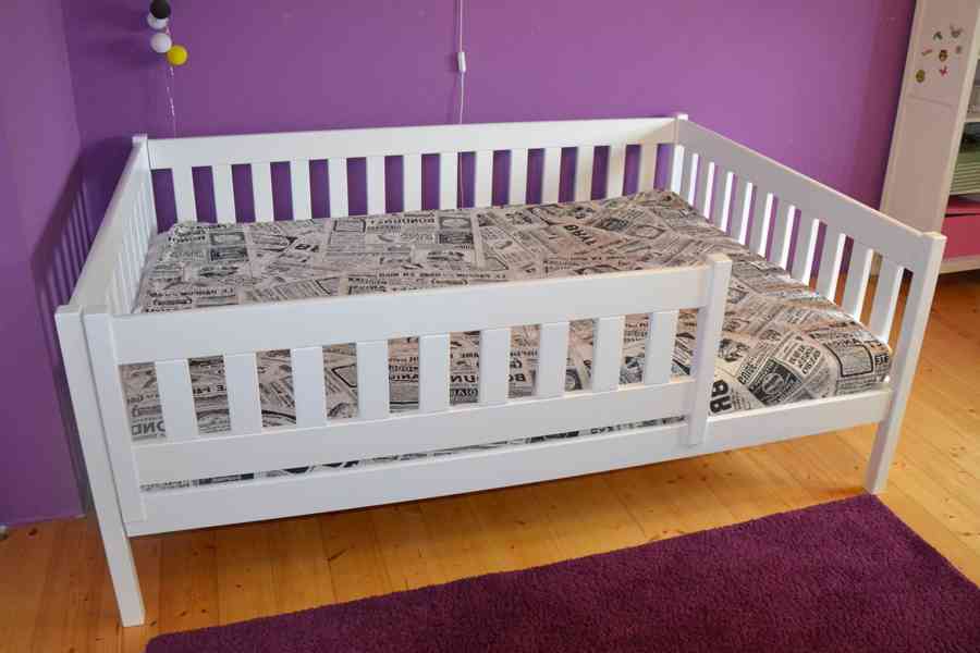 Nová postel z masívu Natálie 120x200 cm, rošt a zábrana  - foto 1