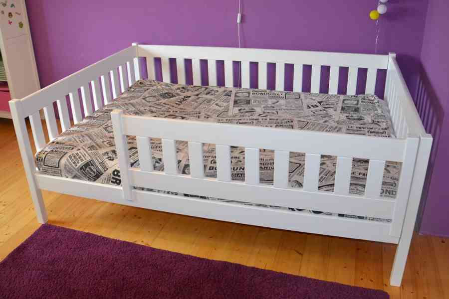Nová postel z masívu Natálie 120x200 cm, rošt a zábrana  - foto 2