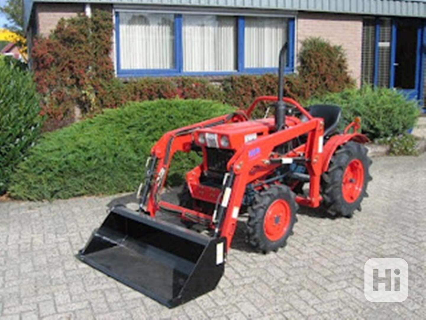 TRAKTOR KUBOTA B7001 16HP S ČELNÍM NAKLADAČEM - foto 1