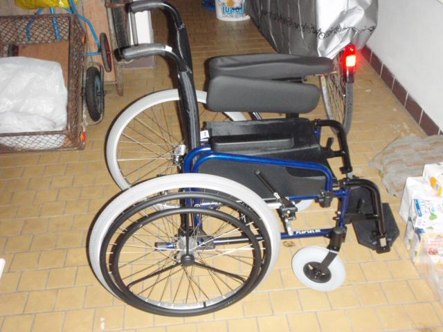 Prodám invalidní vozík s pohonem pro jednu ruku PLURIEL HEMI