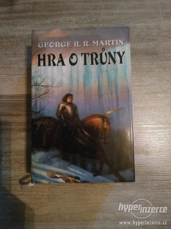 Prodám knihu Hra o trůny v pevné vazbě