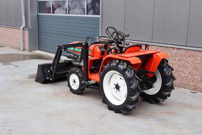 Traktor Kubota B1702 - foto 3