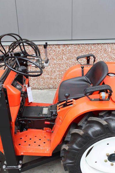 Traktor Kubota B1702 - foto 14