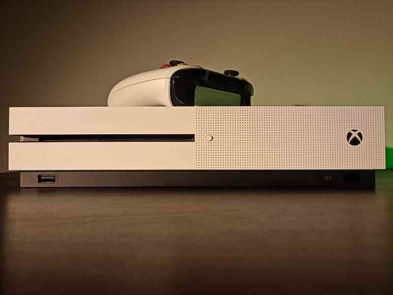 Xbox One S 4k- 7 Her, 1 ovladač, Výborný stav - foto 3