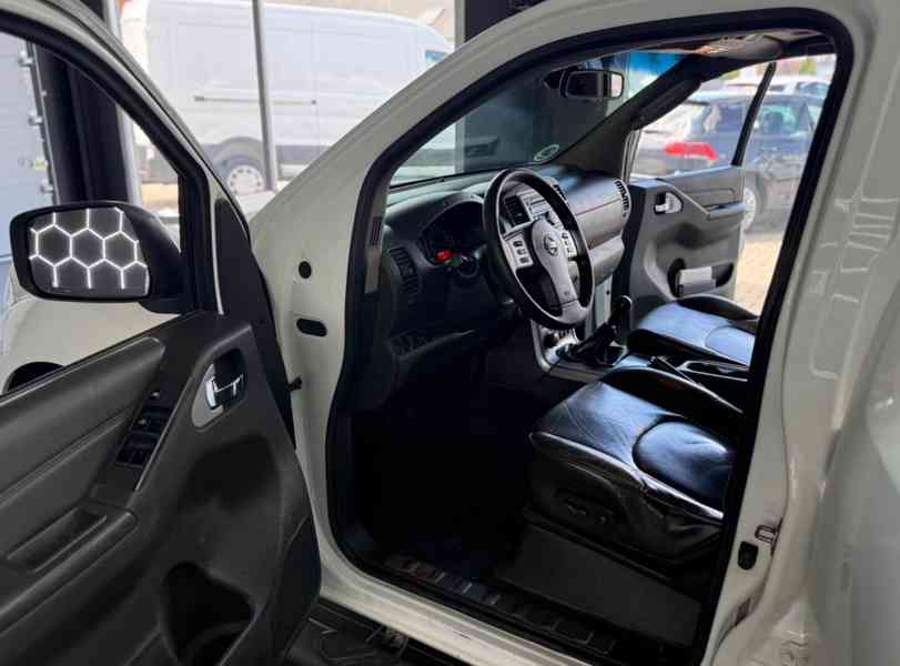 Nissan Navara 2,5DCi Double Cab LE 140kw - foto 11