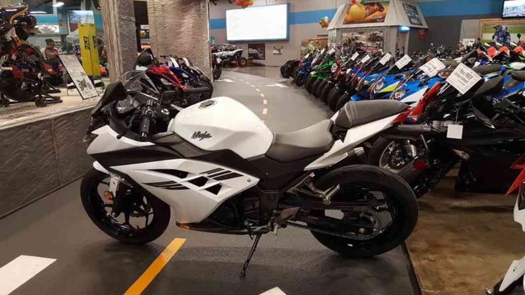 2017 Kawasaki Ninja 300 - foto 2