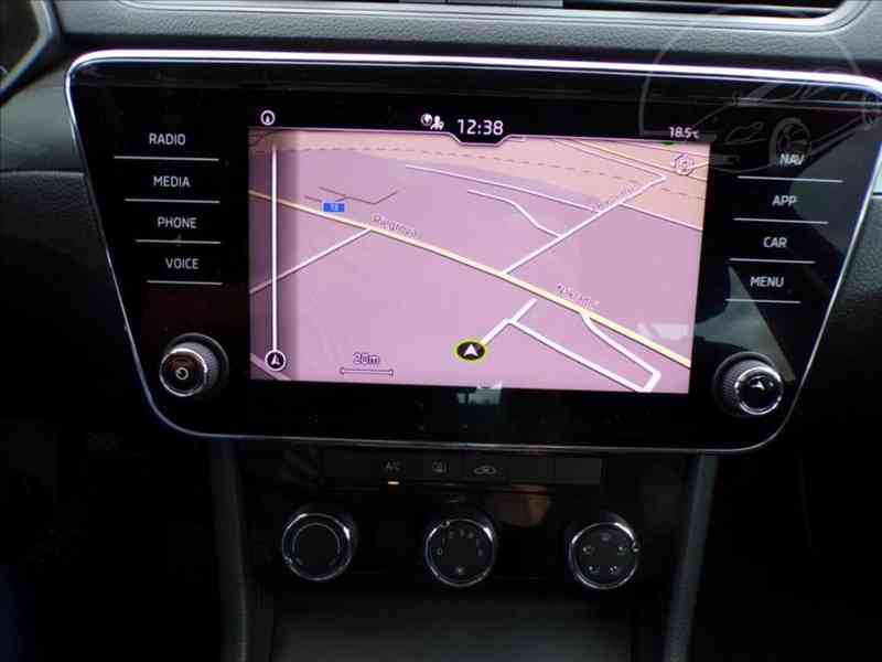 Škoda Superb 2,0 TDI NAVIGACE - foto 7