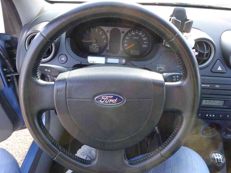 Ford Fiesta 1.3i r.v.2004 STK:11/2025 - foto 12