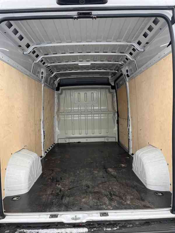 Dodávka k pronájmu - foto 4