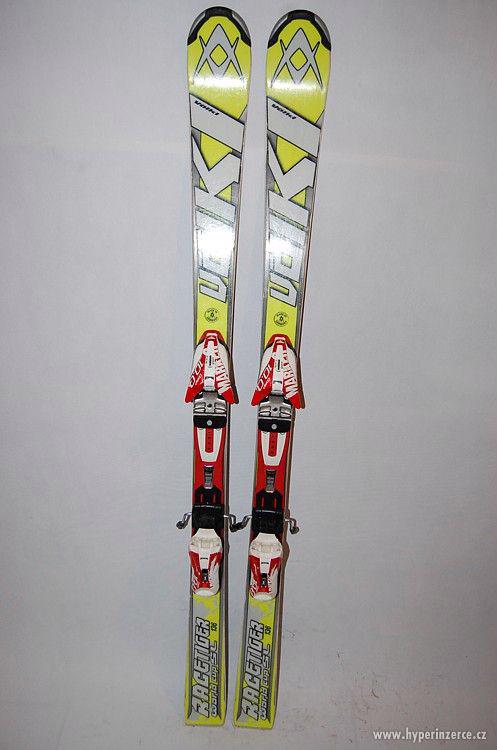 Juniorské carvingové lyže Volkl Racetiger WC SL a GS - foto 2