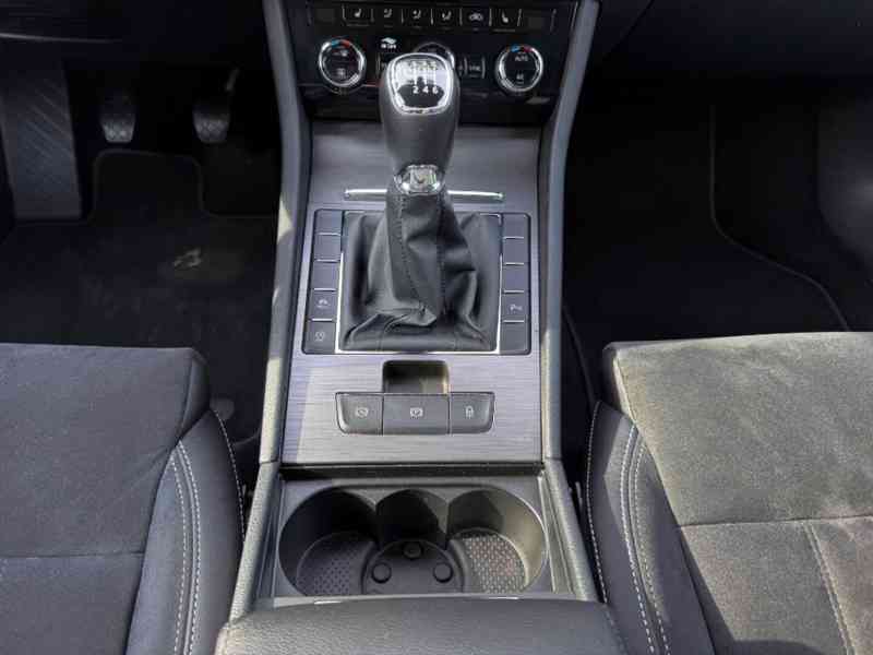 Škoda Superb, 2.0 TDI - Paket Style Plus - foto 17