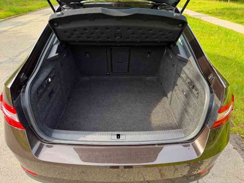 Škoda Superb, 2.0 TDI - Paket Style Plus - foto 9