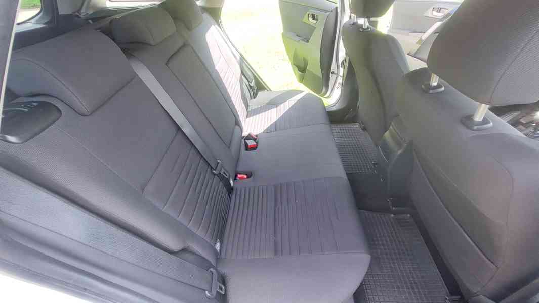 Prodám Toyota Auris kombi - foto 11