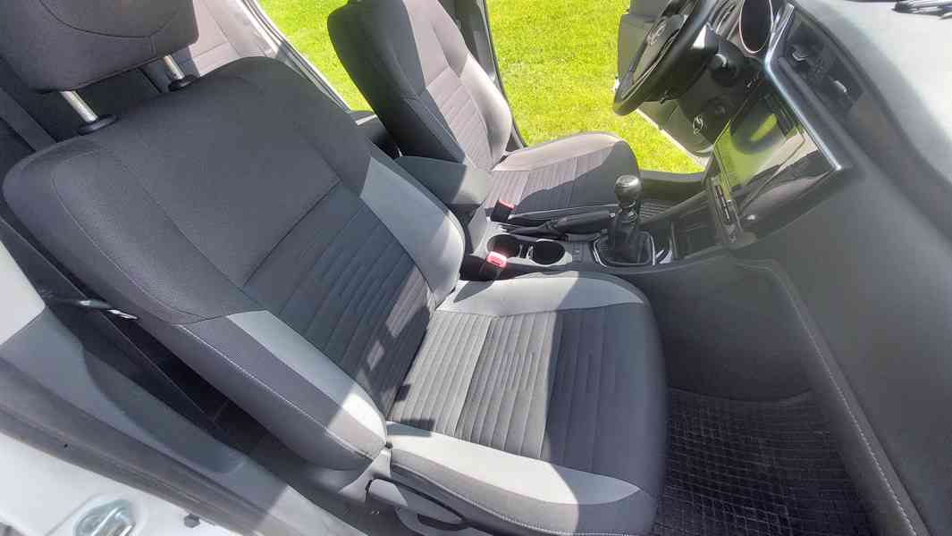 Prodám Toyota Auris kombi - foto 10