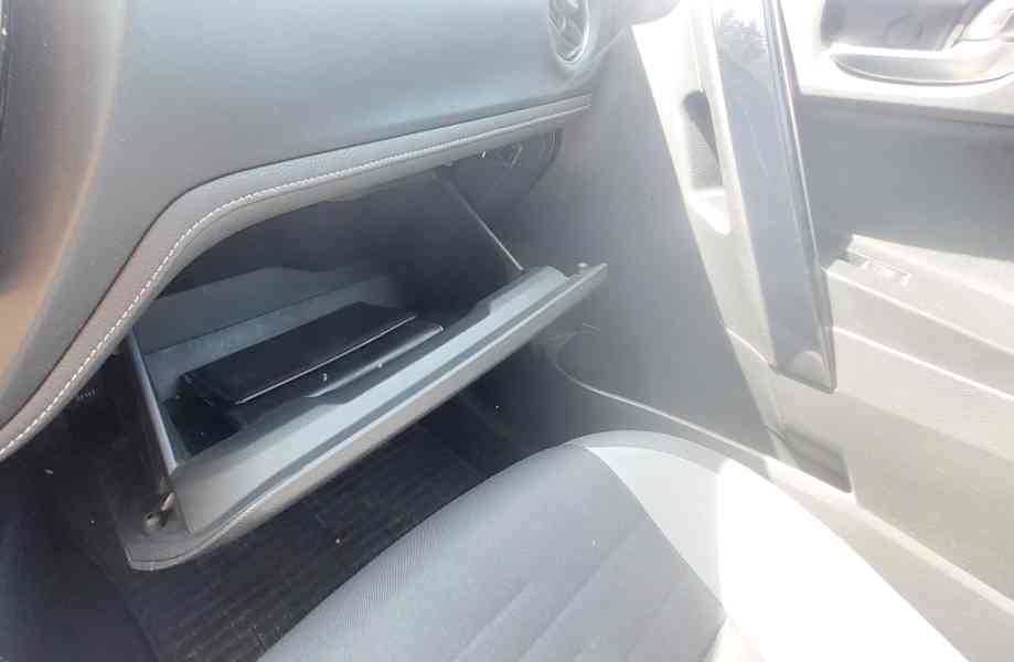 Prodám Toyota Auris kombi - foto 13