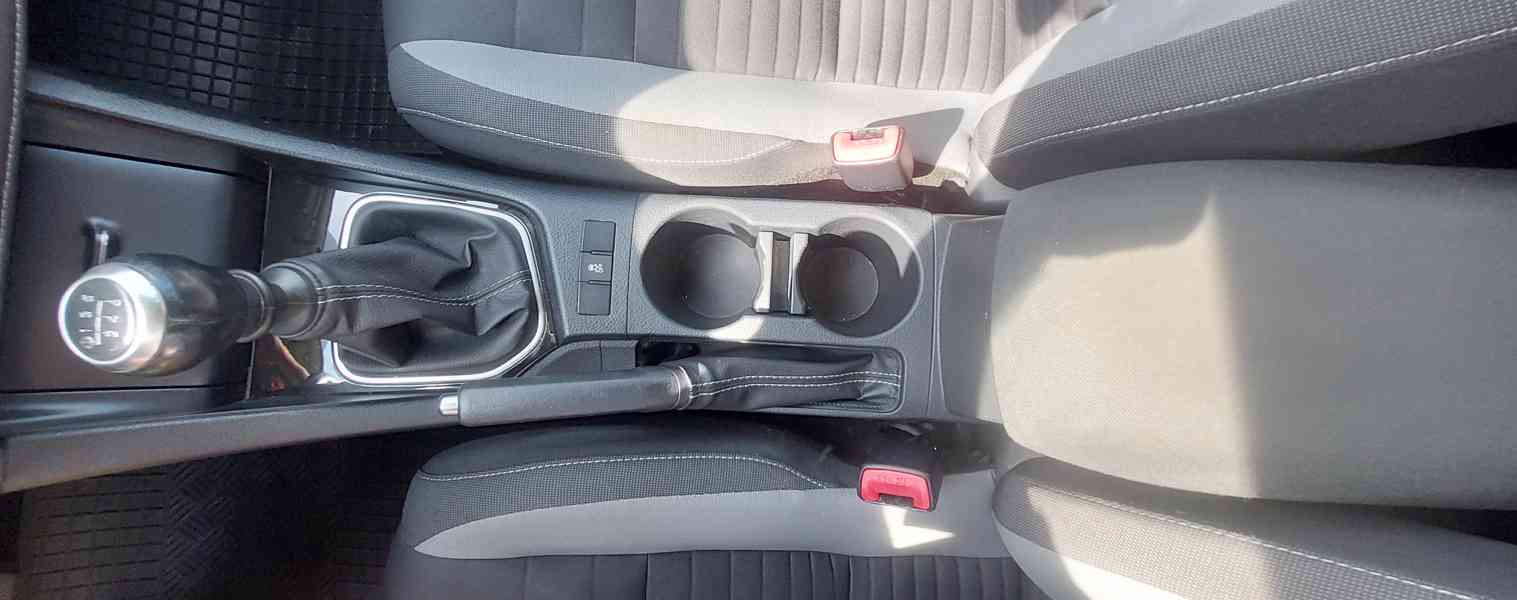Prodám Toyota Auris kombi - foto 15