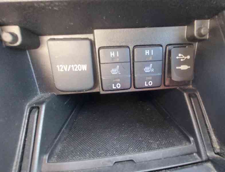 Prodám Toyota Auris kombi - foto 12