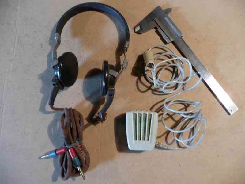 Starší reproduktory, sluchátka, mikrofonní vložky - foto 8