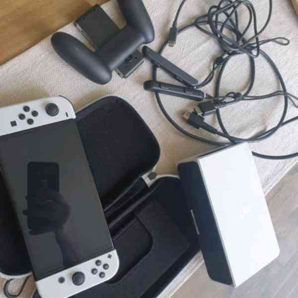 Nintendo Switch OLED - foto 3