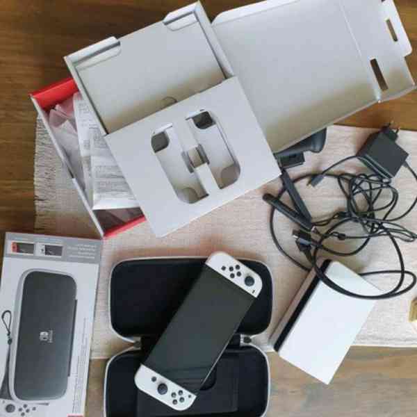 Nintendo Switch OLED - foto 2
