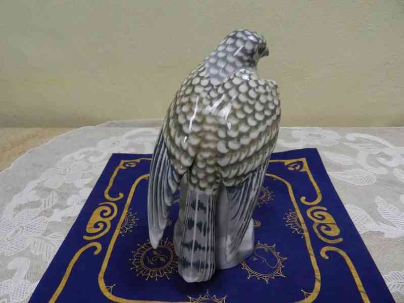 Krásná stará porcelánová plastika pták Sokol Eichwald Dubí - foto 5