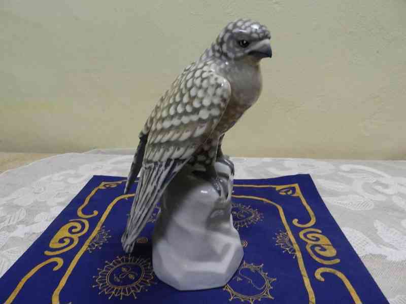 Krásná stará porcelánová plastika pták Sokol Eichwald Dubí - foto 6