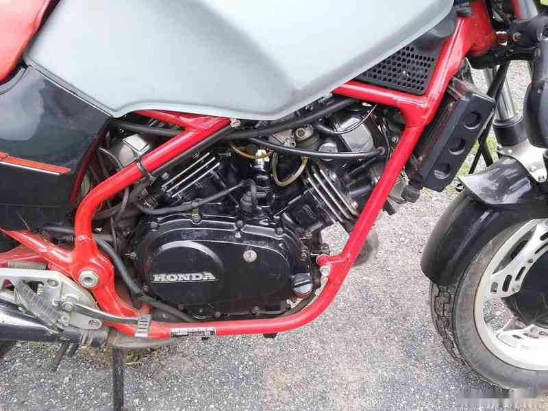 Honda VTR 250 F - foto 5