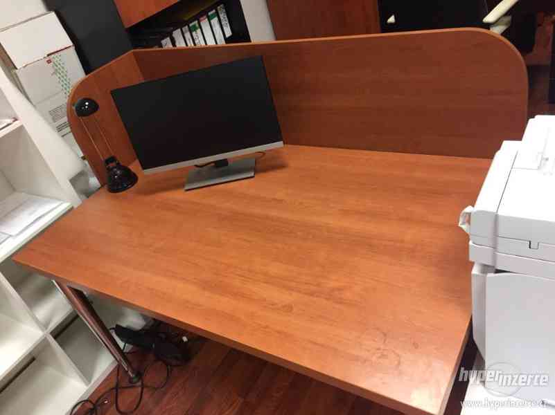 Kancelářský stůl – krytý (uzavřený) - foto 1