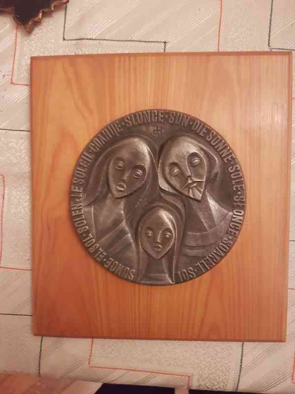 Kovová plaketa s motivem svaté rodiny a slunce - foto 2
