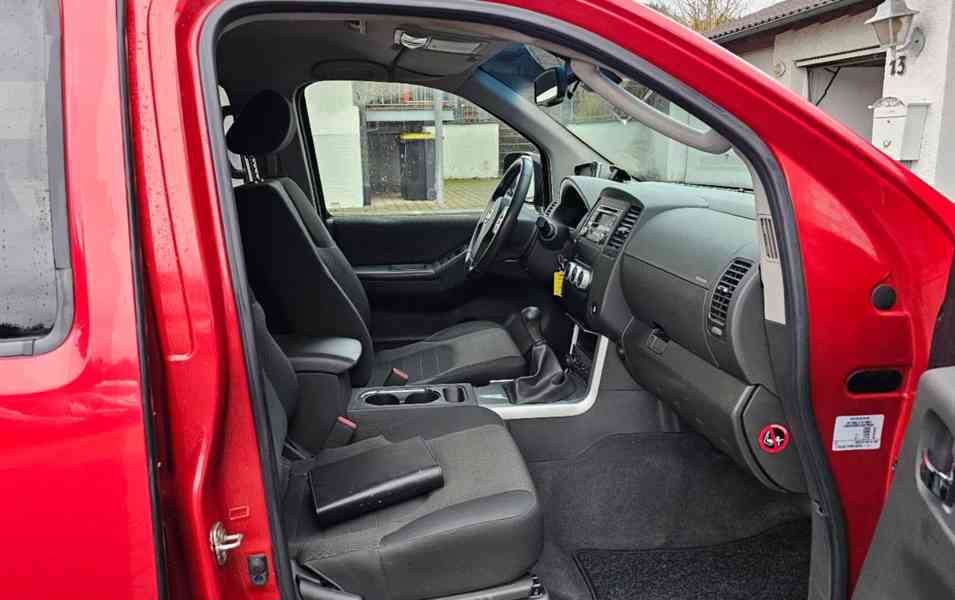 Nissan Pathfinder 2.5 dCi SE 140kw - foto 11