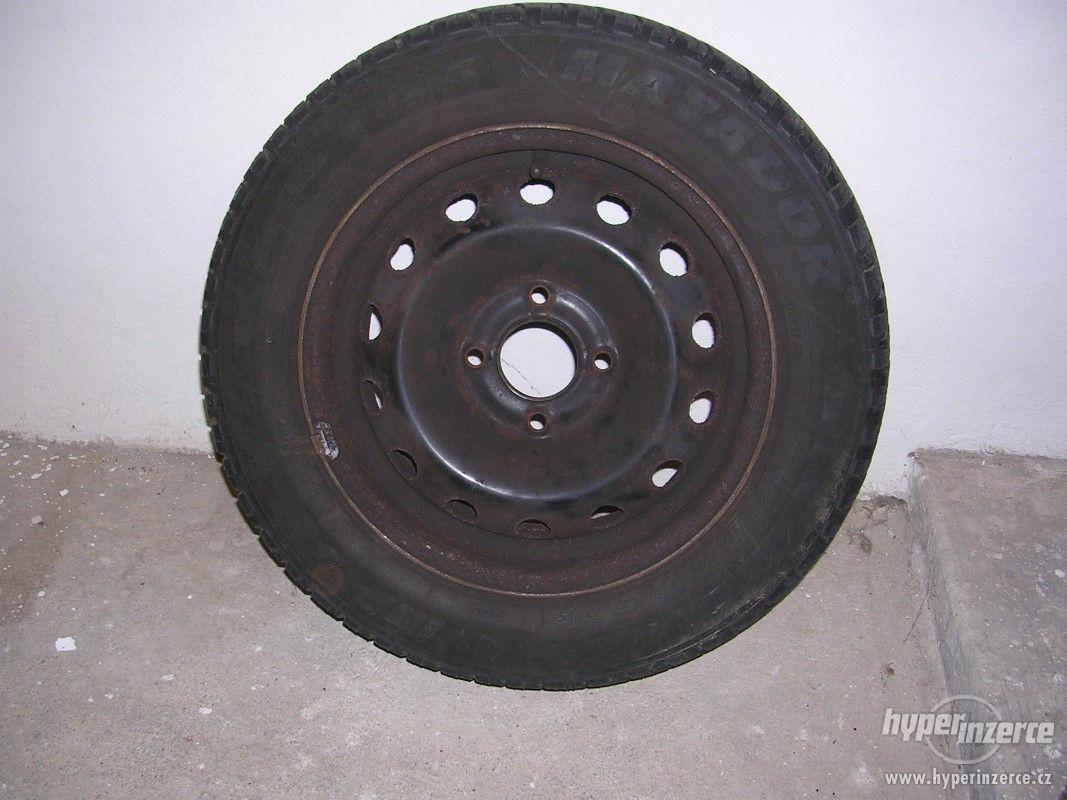 Zimní pneu Matador MP56 + plechové disky - foto 1