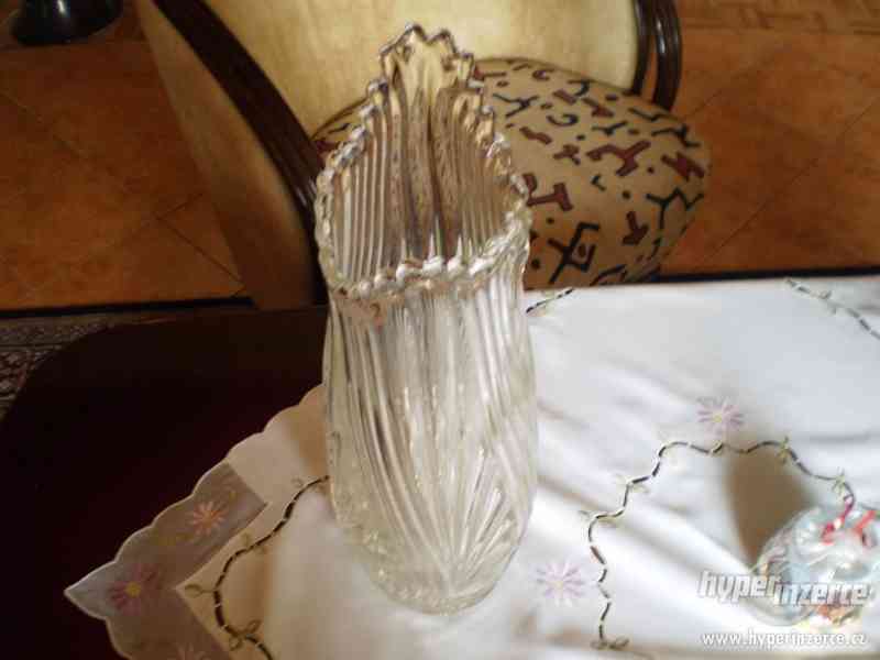 Velká váza z těžkého hutního skla. - foto 2
