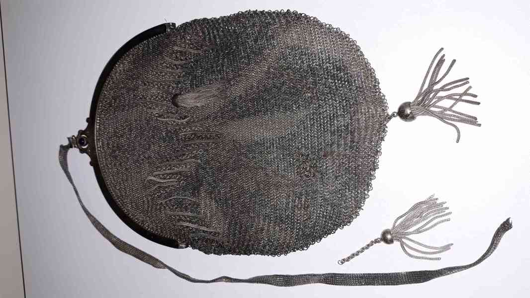 Starožitná secesní kabelka z kovových drátků - foto 1