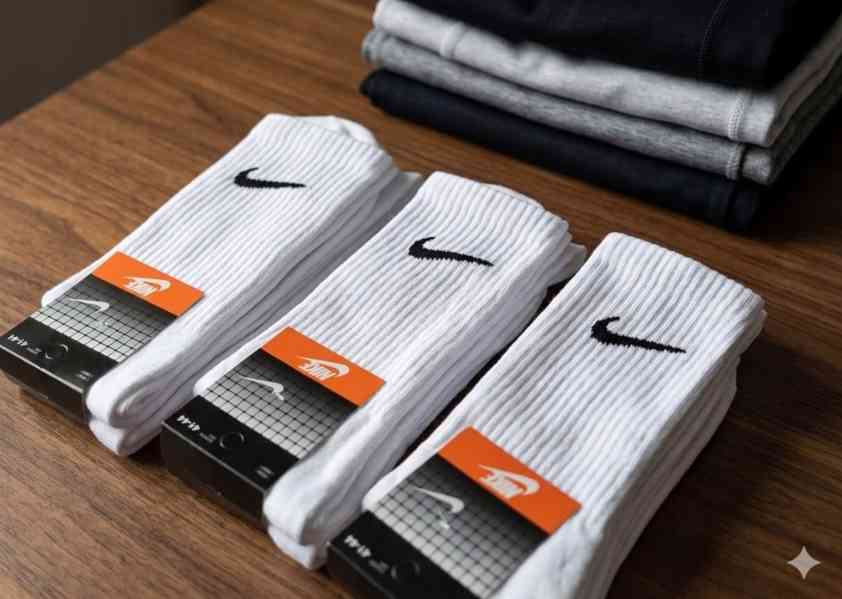 Bílé Nike ponožky velikosti 41-44 - foto 1
