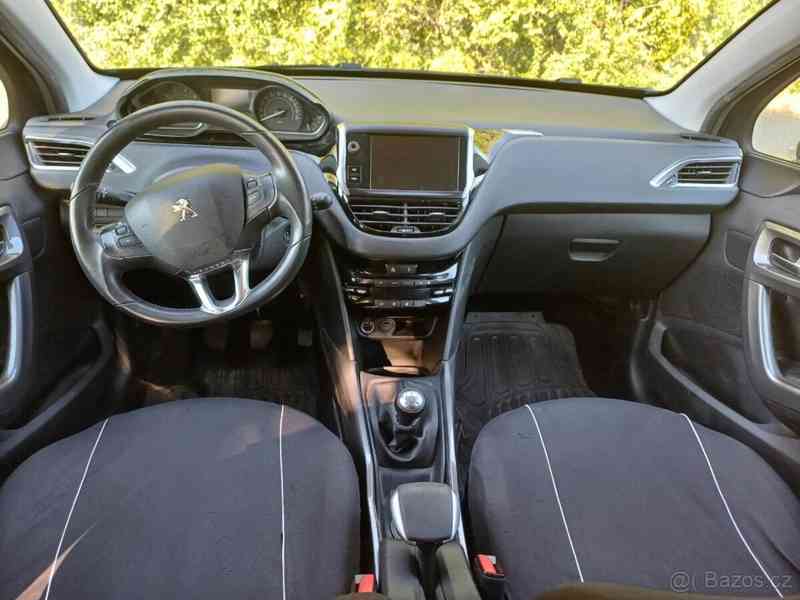 Peugeot 2008 1,2   2008 55 tis km - foto 9