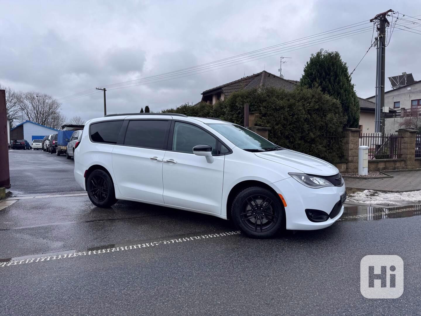 Chrysler Pacifica 3,6 RU SUNROOF NAVI LIMITED S 2019 - foto 1