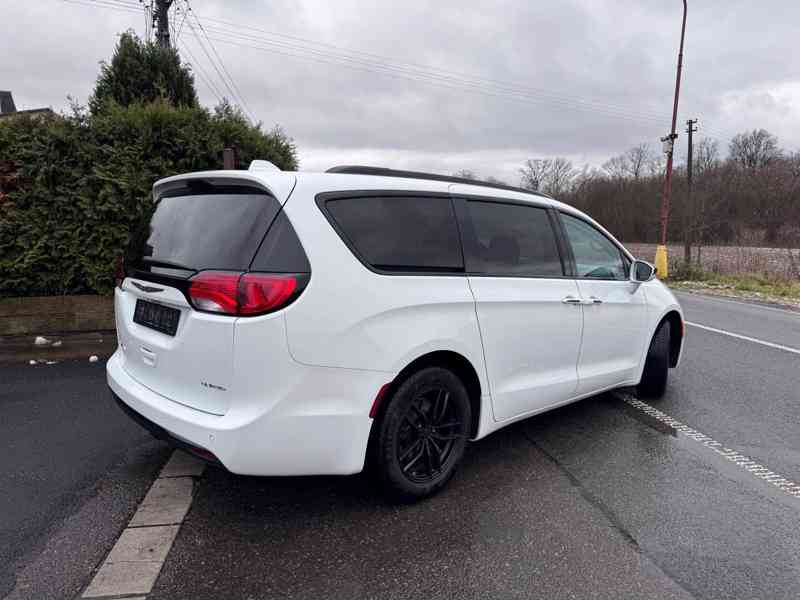 Chrysler Pacifica 3,6 RU SUNROOF NAVI LIMITED S 2019 - foto 4