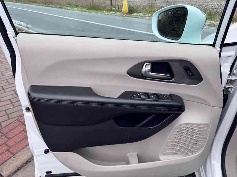 Chrysler Pacifica 3,6 RU SUNROOF NAVI LIMITED S 2019 - foto 20