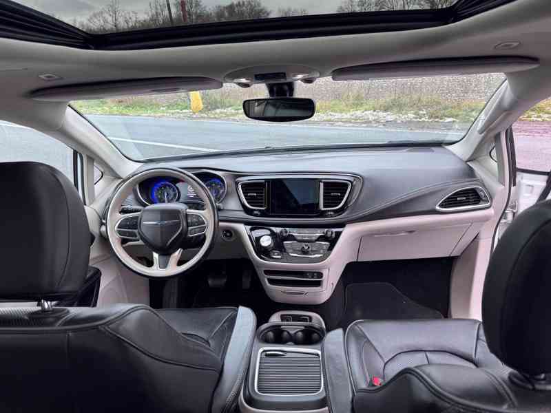 Chrysler Pacifica 3,6 RU SUNROOF NAVI LIMITED S 2019 - foto 17