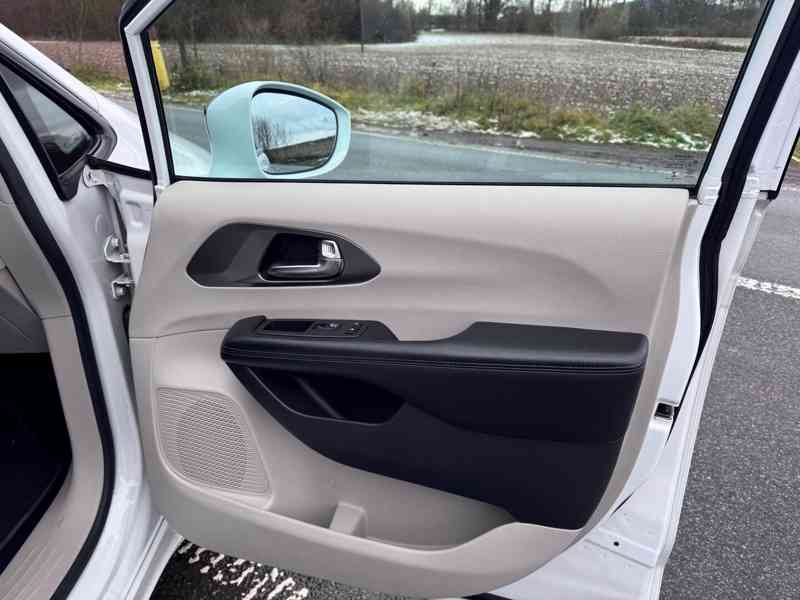 Chrysler Pacifica 3,6 RU SUNROOF NAVI LIMITED S 2019 - foto 14