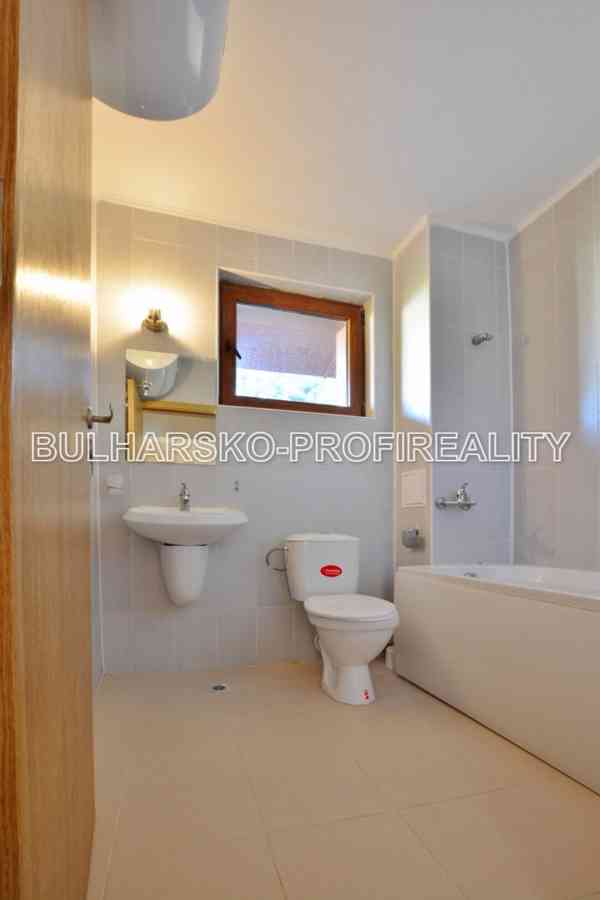 Bulharsko-PROSTORNÝ DVOUPODLAŽNÍ DŮM 4+kk (151 m²)  - foto 17