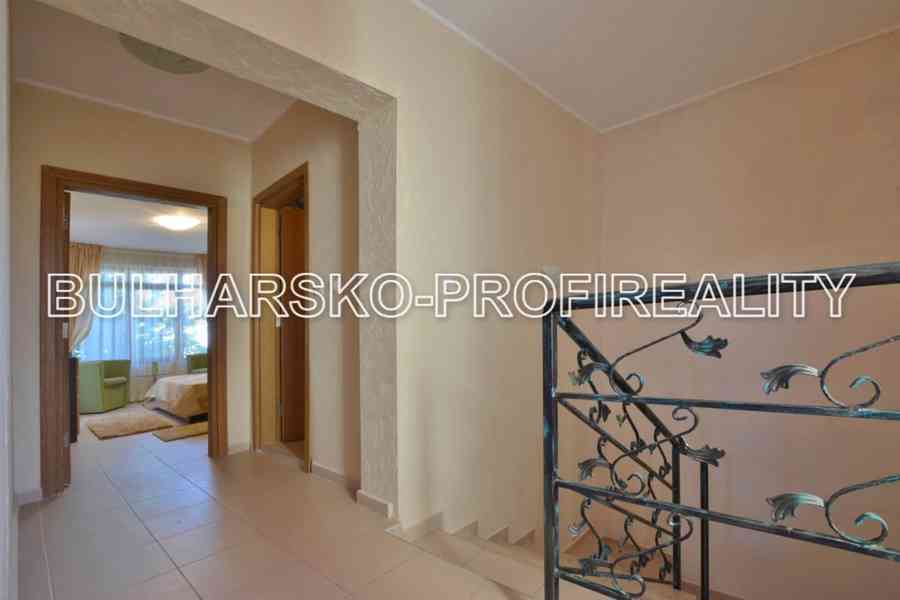Bulharsko-PROSTORNÝ DVOUPODLAŽNÍ DŮM 4+kk (151 m²)  - foto 15