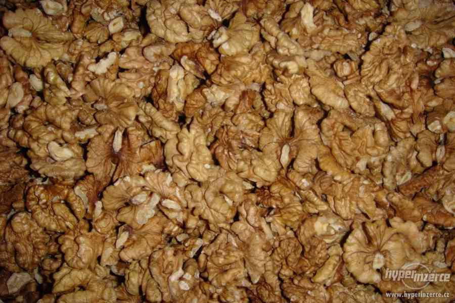 Vlašské ořechy poloviny - foto 1