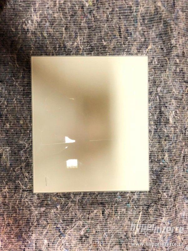 Skleněný obklad, temperované sklo, 30*35cm, krémová bílá