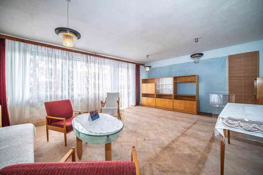 Rodinný dům se dvěma bytovými jednotkami, garáží a zahradou - foto 6