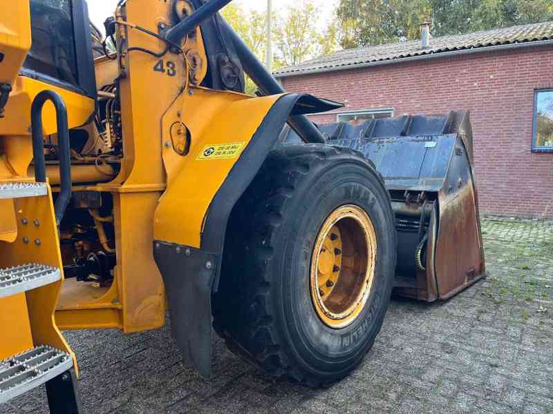 Chargeuse a pneus  - foto 5